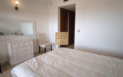 Amplio y luminoso apartamento con garaje cerrado a la venta en la Sierra de Altea.